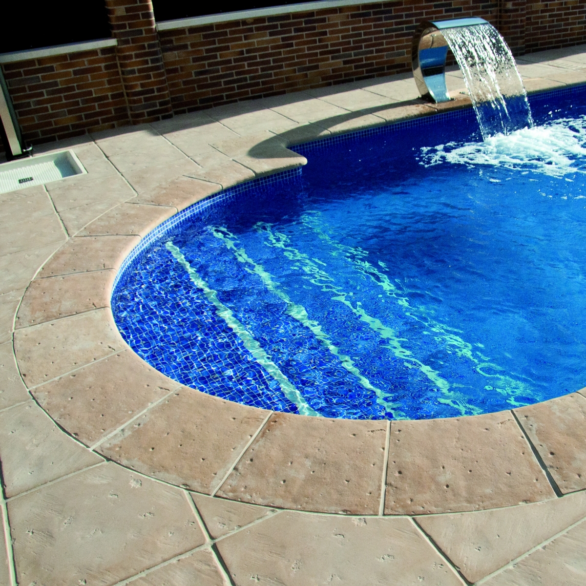Verniprens Pool Edges - Verniprens Pool Edges - Palace Curved Finish Pool Edge