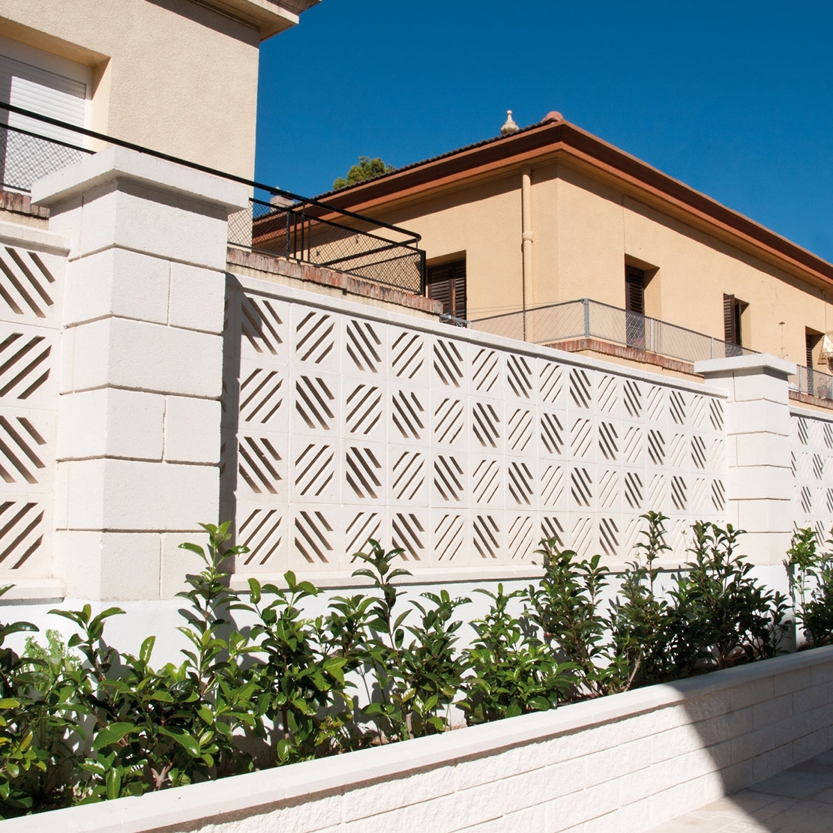 Piscines et jardin Verniprens - Pilastra Volcán