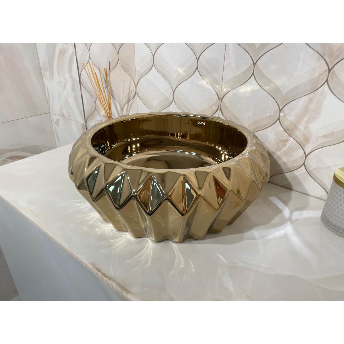 Lavatório de cerâmica ambiente Selene Light Gold 3