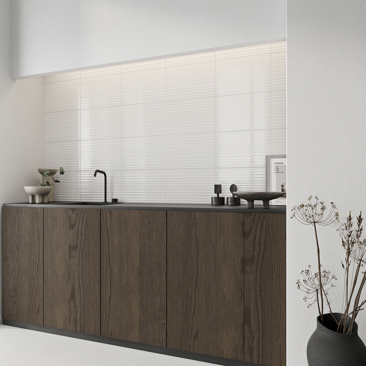 Interior con revestimiento Blancos Wavy Blanco Brillo 25x50