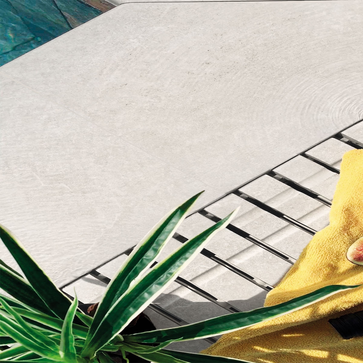 Außenansicht mit rutschfestem Savoy Moon Boden 60x120