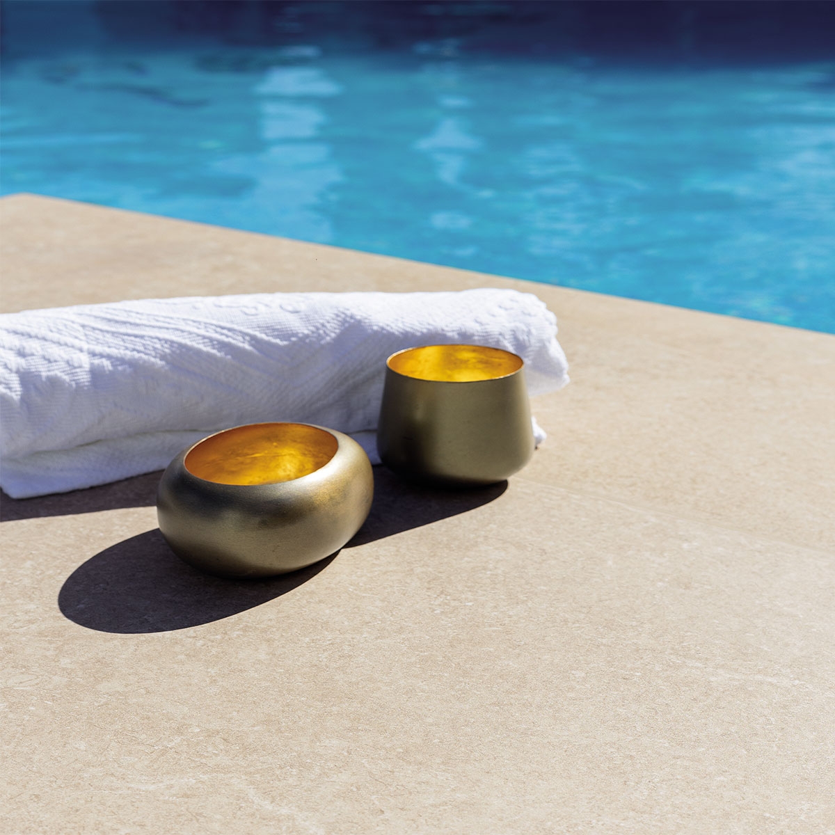 Piscina con pavimento Savoy Desert Antideslizante 60x120