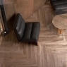 Wohnzimmer mit Rovere Brown rutschfestem Boden 20x120