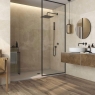 Baño con pavimento CR Rovere Brown 20x120