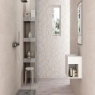 Baño con revestimiento Adair Relieve Mix 30x90