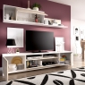 Zimmer mit TV-Lounge mit Türen und Wandregal Ken White Gloss/Natural