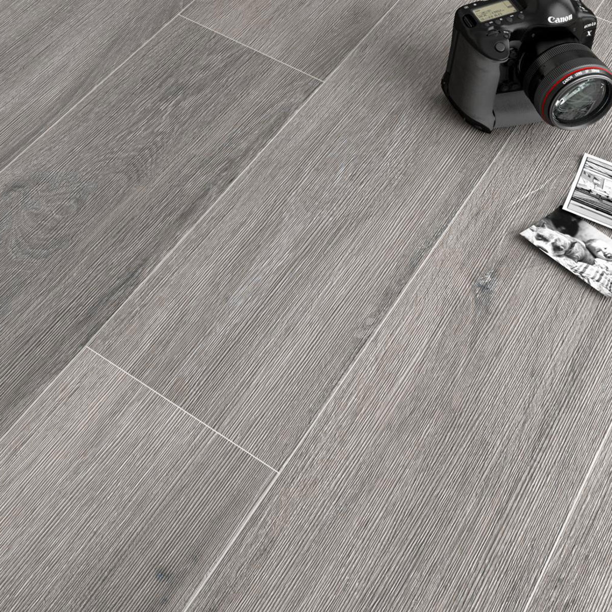 Intérieur avec revêtement de sol AT. Viggo Frêne 20x120