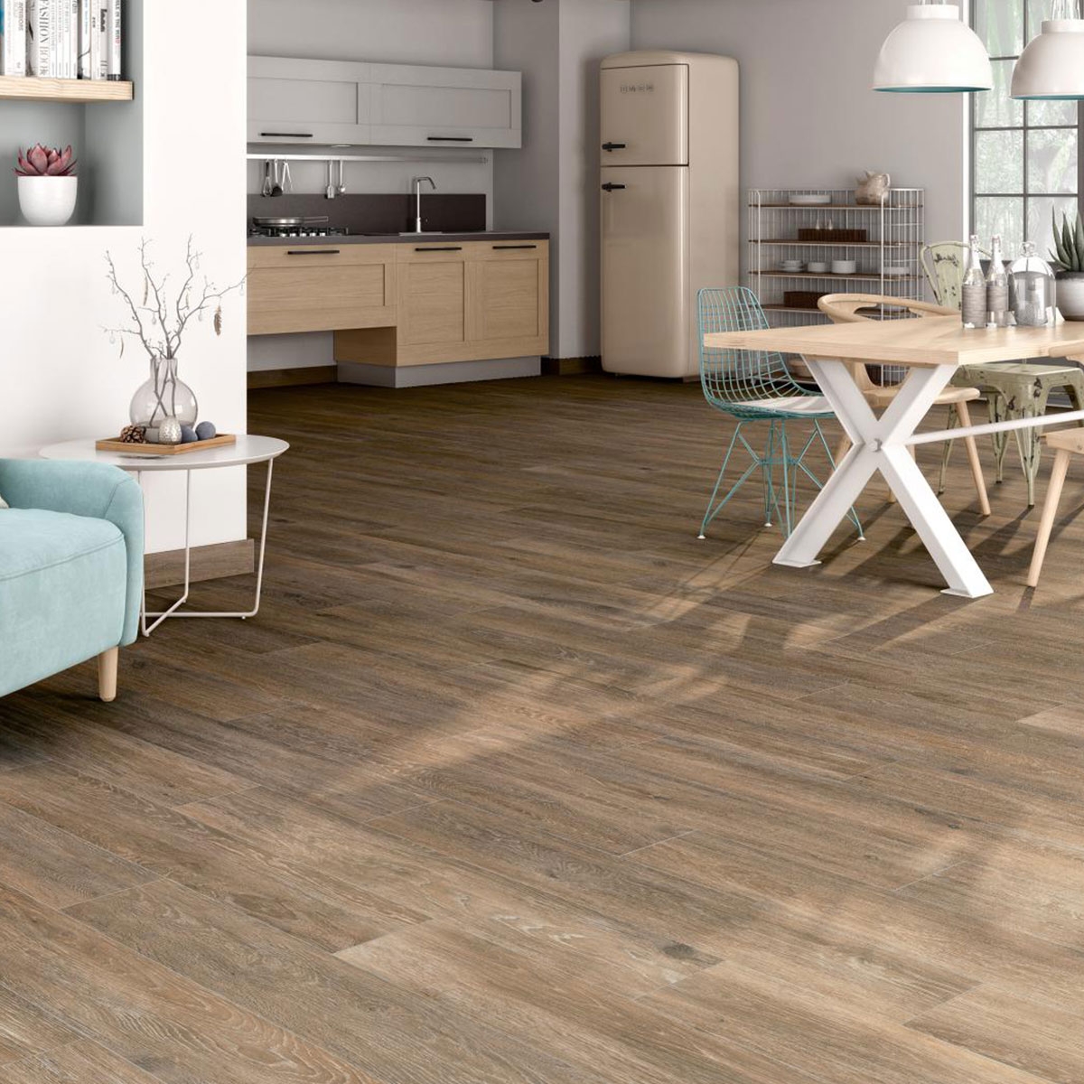 Interior con pavimento AT.Viggo Roble 20x120