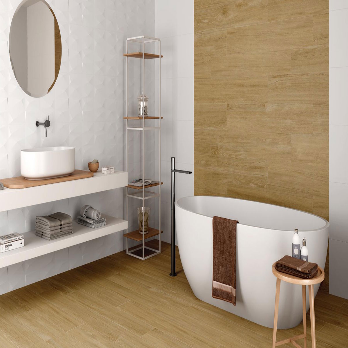 Salle de bain avec revêtement AT Muren Relief White 36x80