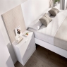 Ambiente con Cabezal Lusa + 2 Mesitas de 2 Cajones Blanco/Alistonado