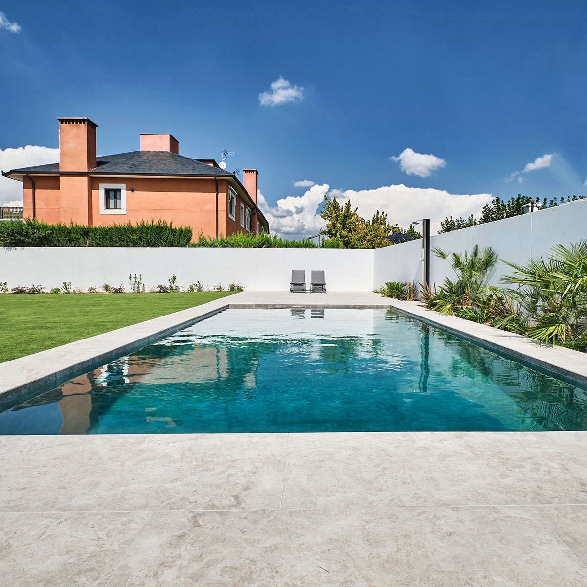 Exterior com Pavimento Antiderrapante Eterna Alba 60x120 (Caixa de 1,44 m2)