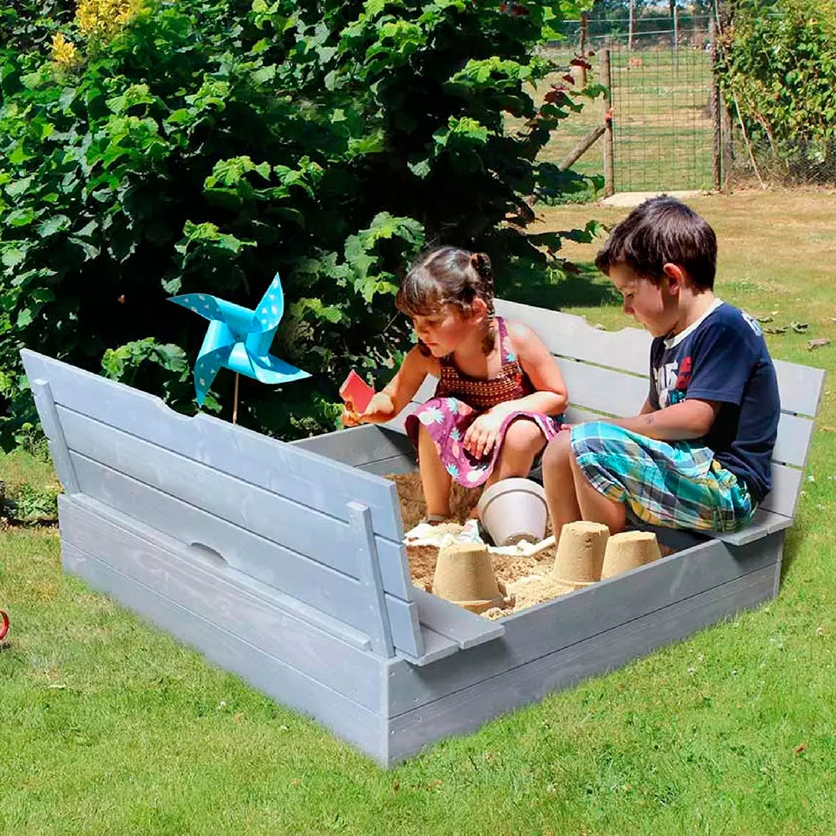 Ambient avec bac à sable avec couvercle convertible en bancs 1180x1180x216 mm