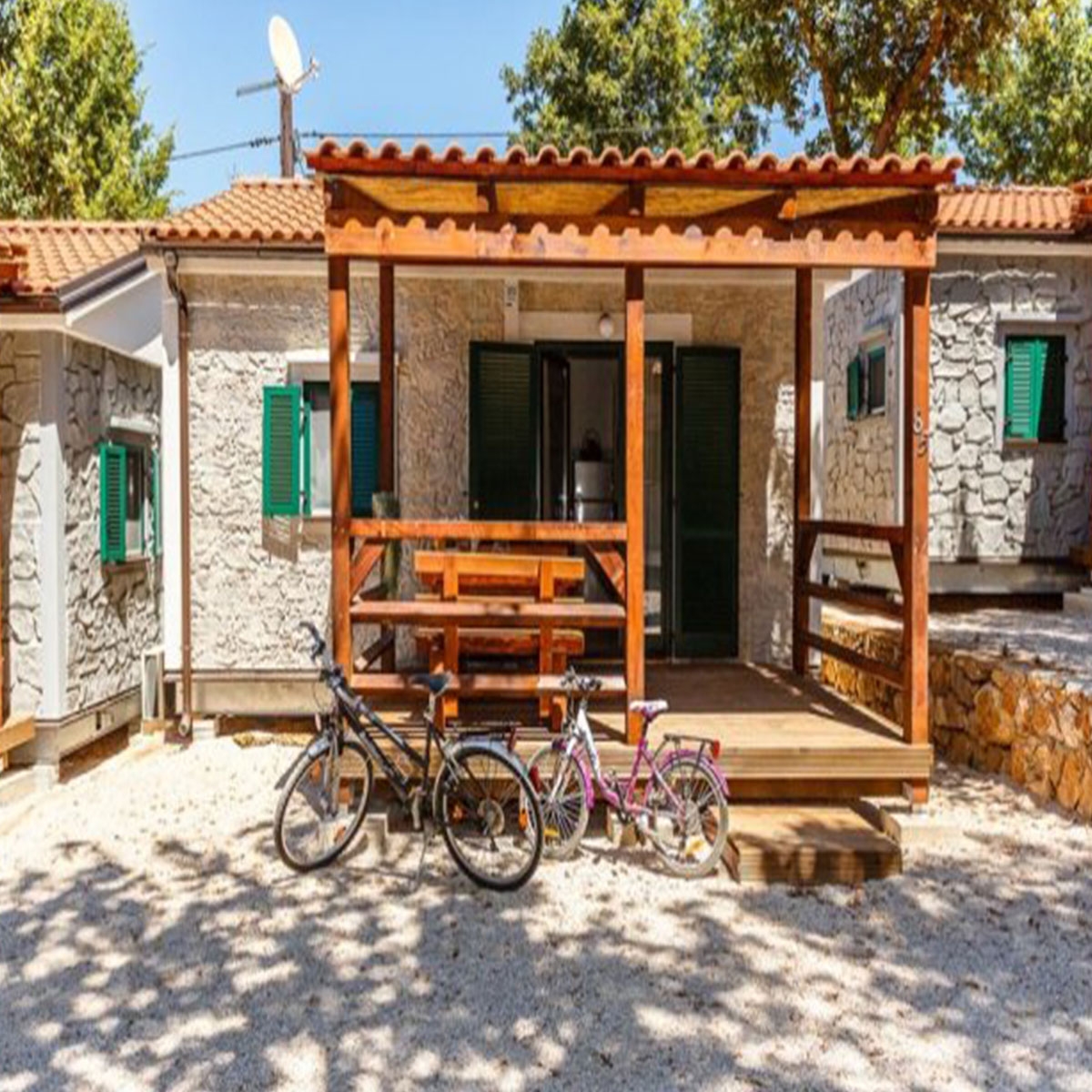 Extérieur avec revêtement Kahala OLDStones Panneau de pierre grise 285x130 (3.70m2)