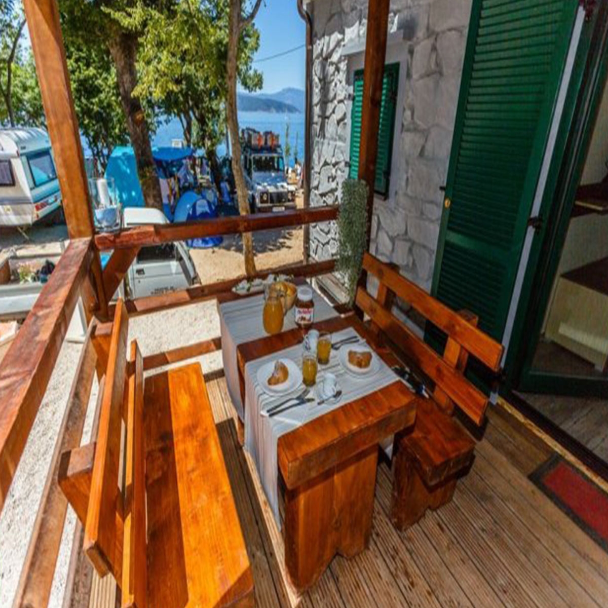 Exterior con revestimiento Panel de Piedra Kahala OLDStones Gris