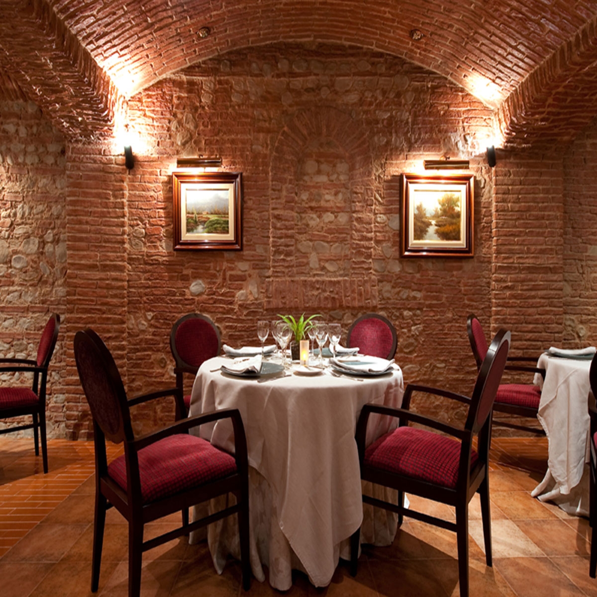 Restaurant avec revêtement en brique et pierre de rivière OLDStones 285x130