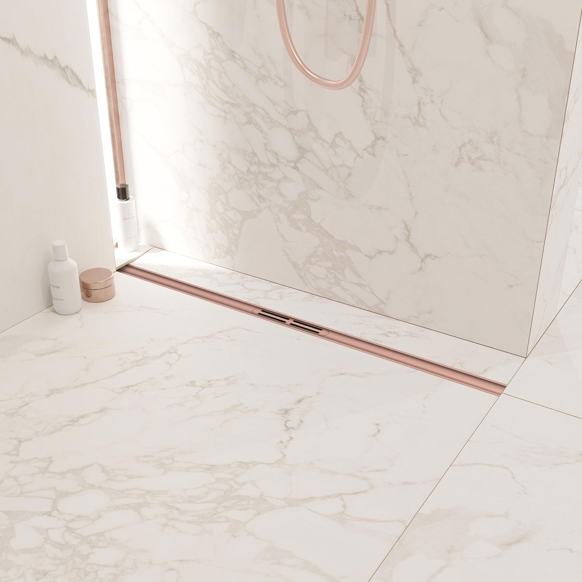 Interior con Kit Canaleta de Ducha Revolux Ruber Curve Rose 200 Cm