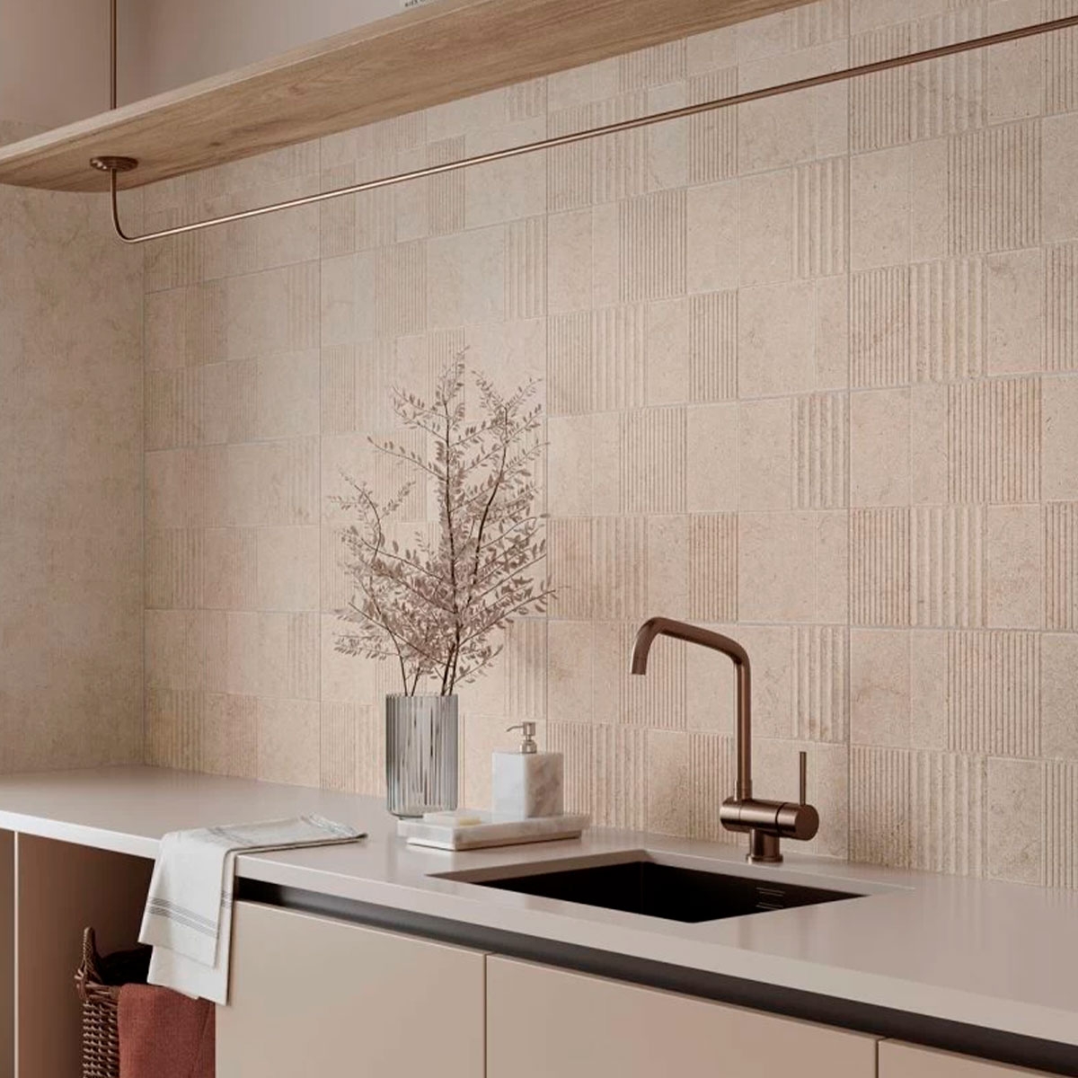 Interior con revestimiento Limestone Deco Natural 32x62,5 (Caja 1,00m2)