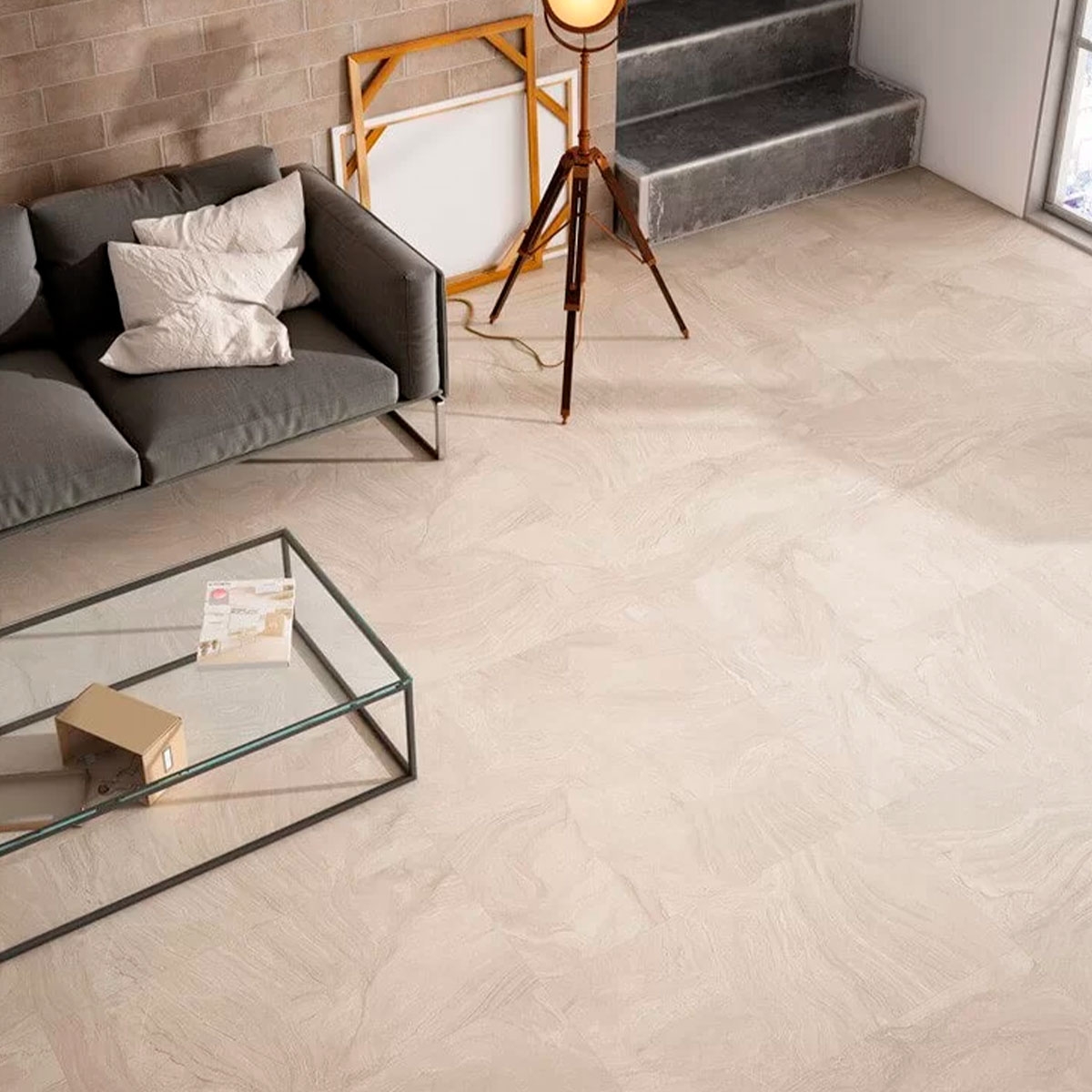 Interior con pavimento Varana Almond 45x90 (Caja 1,22m2)