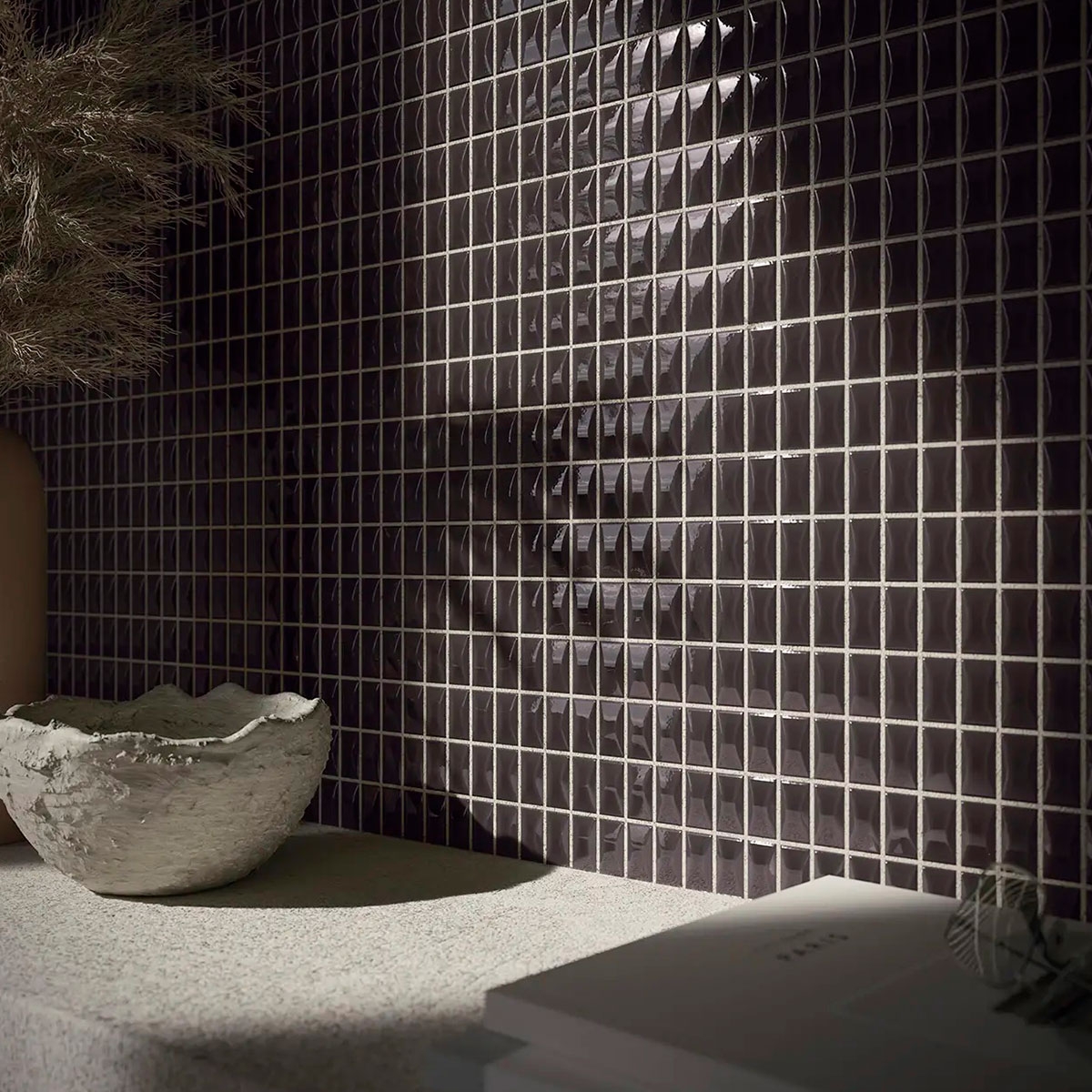 Interior con revestimiento 3DB Bevel Onix 12,5x25