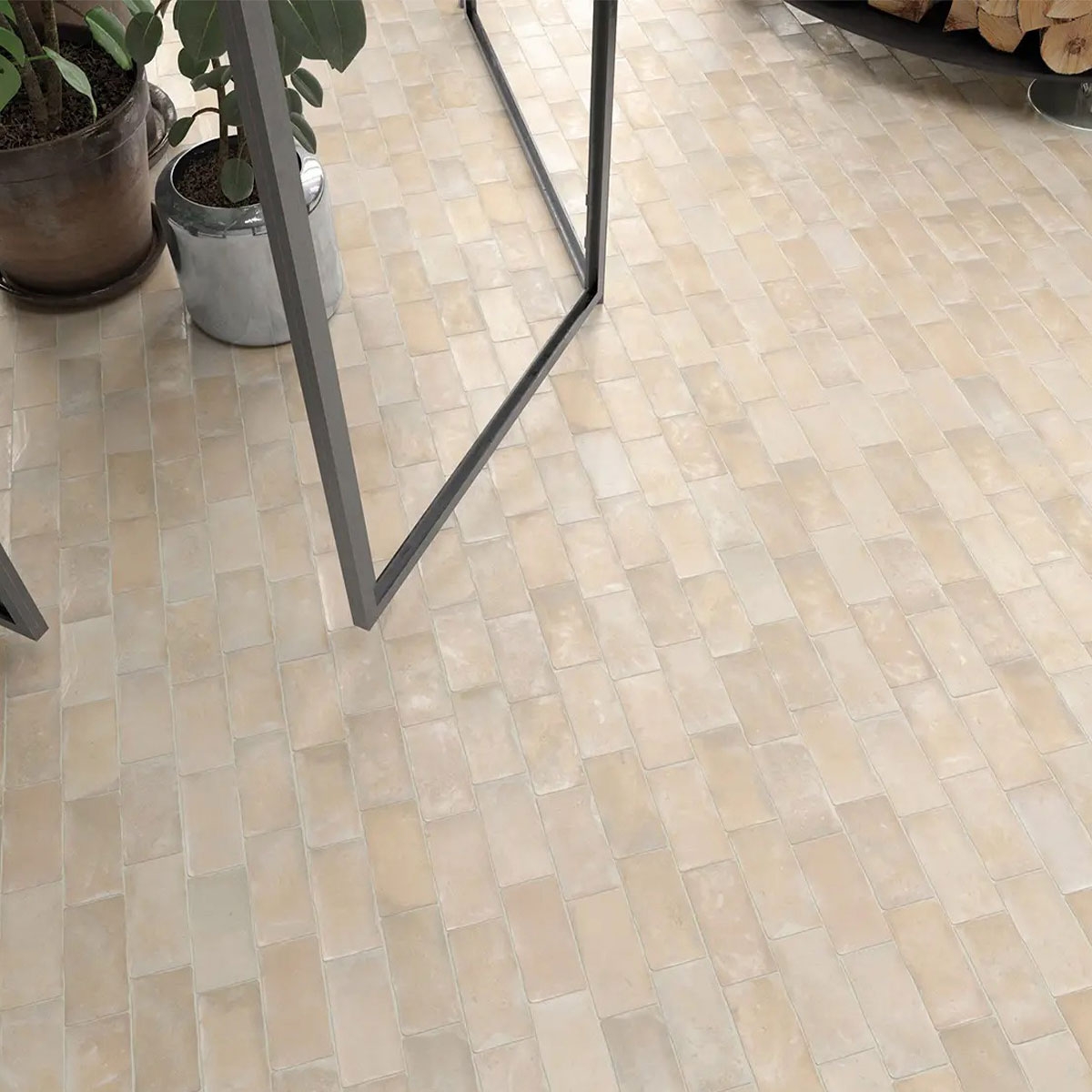 Interior with Cottage Sand flooring 7x14