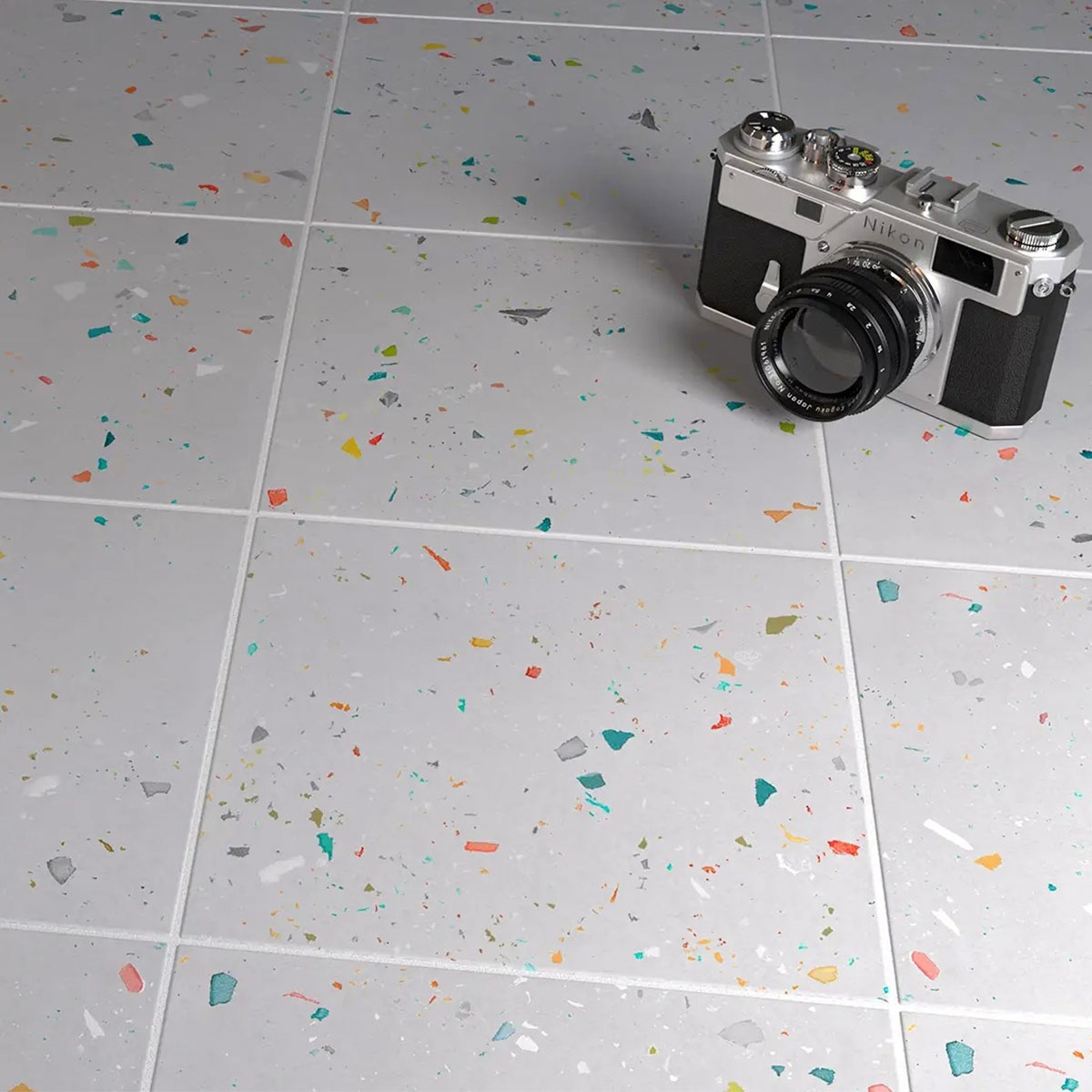 Interior con pavimento Color Drops Grey 18,5x18,5