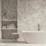 Baño con revestimiento Cross Cut O Silver Antideslizante 5x15 (Caja 0.46m2)