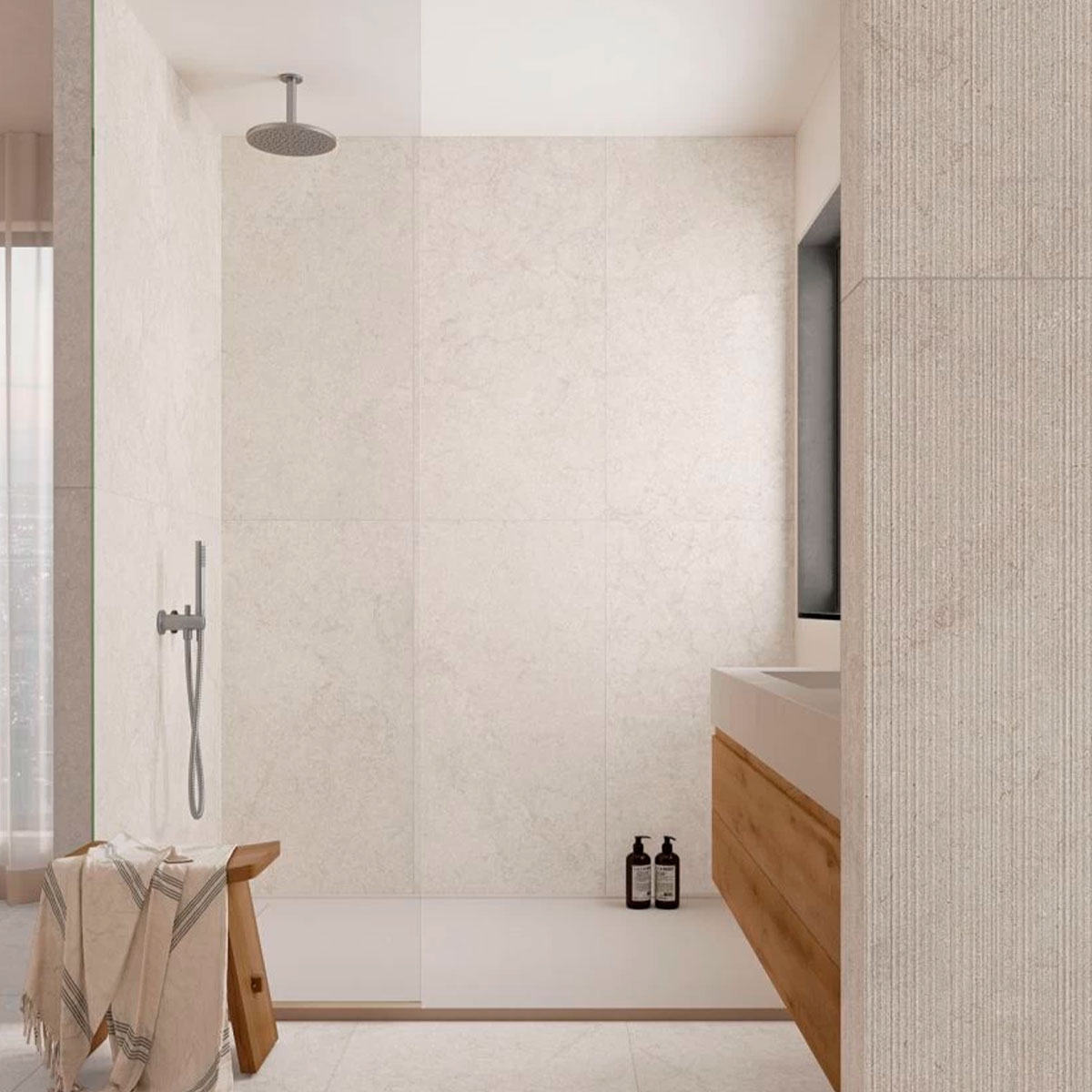 Casa de banho com piso de amêndoa calcária e azulejo de parede 59.1x119.1 (Box 1.41m2)