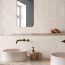 Baño con revestimiento Limestone Deco Almond 32x62,5 (Caja 1,00m2)