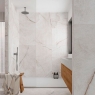 Baño con revestimiento y pavimento Nuvola Pearl 59,1x119,1 (Caja 1,41m2)
