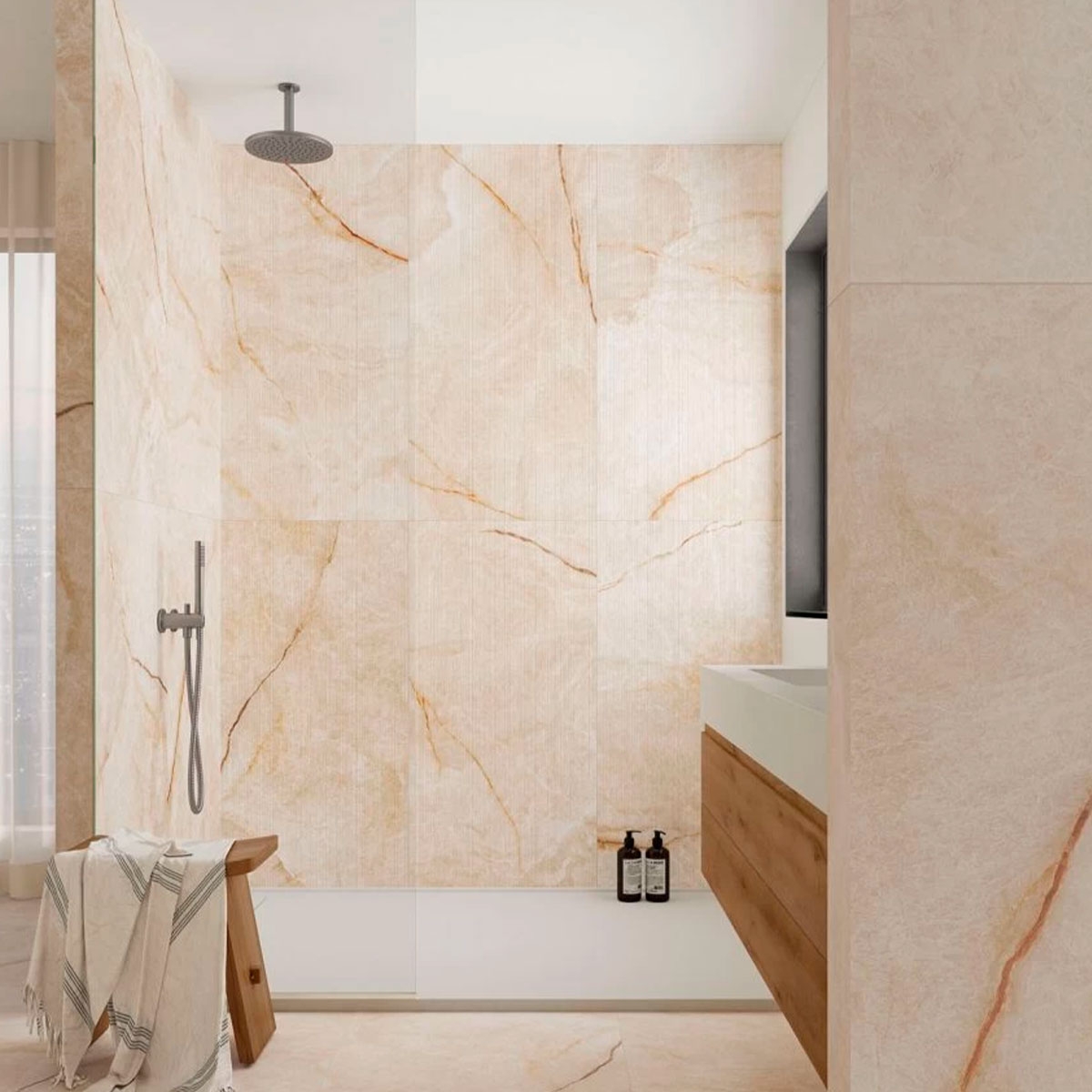 Casa de banho Nuvola Gold com revestimento de parede e pavimento 59.1x119.1 (Box 1.41m2)