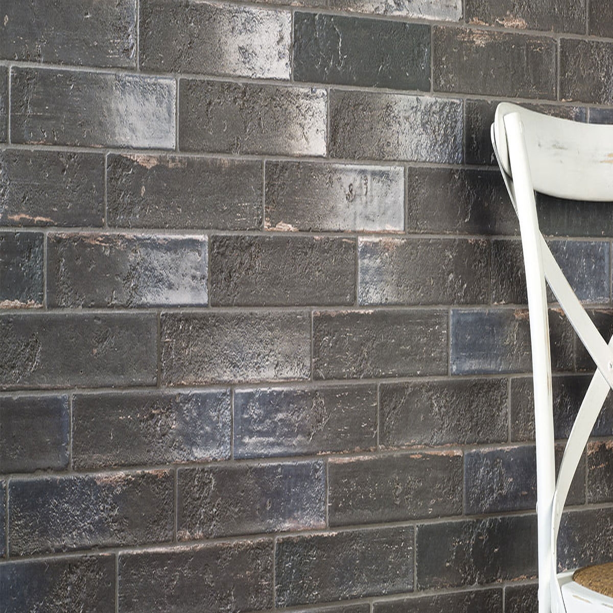 Interior con revestimiento Sequoia Nero 6,2x25 (Caja 0.5m2)