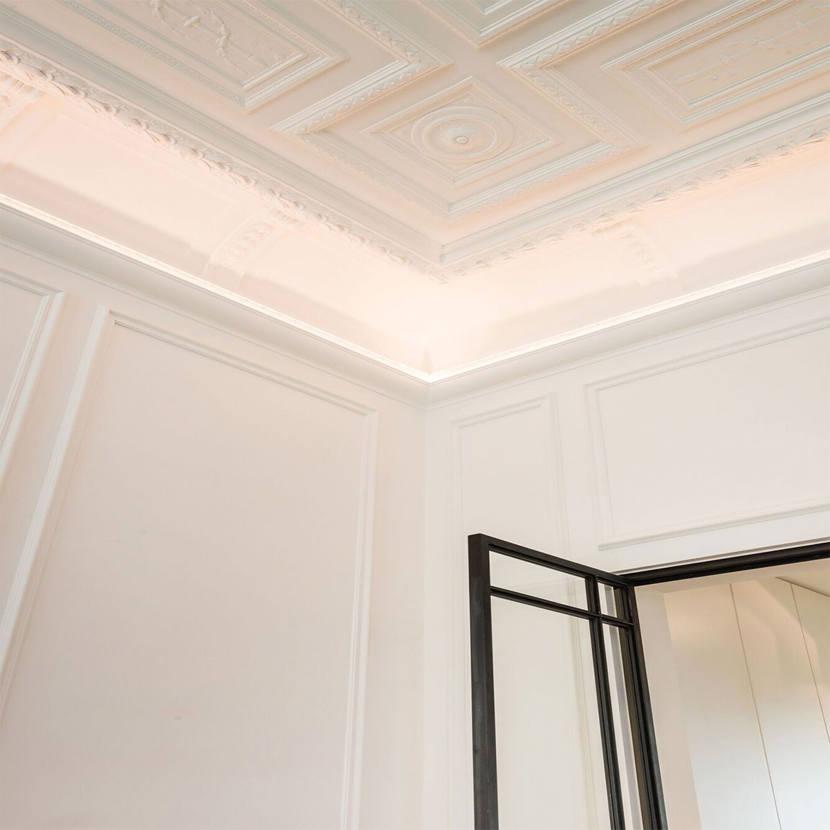 Ambience mit Cornice für indirekte Beleuchtung C902 2000 x 103 x 103