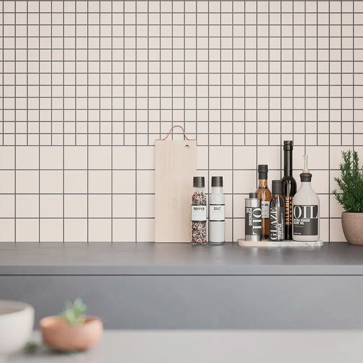 Cocina con revestimiento Raster Grid S Chalk 15x15