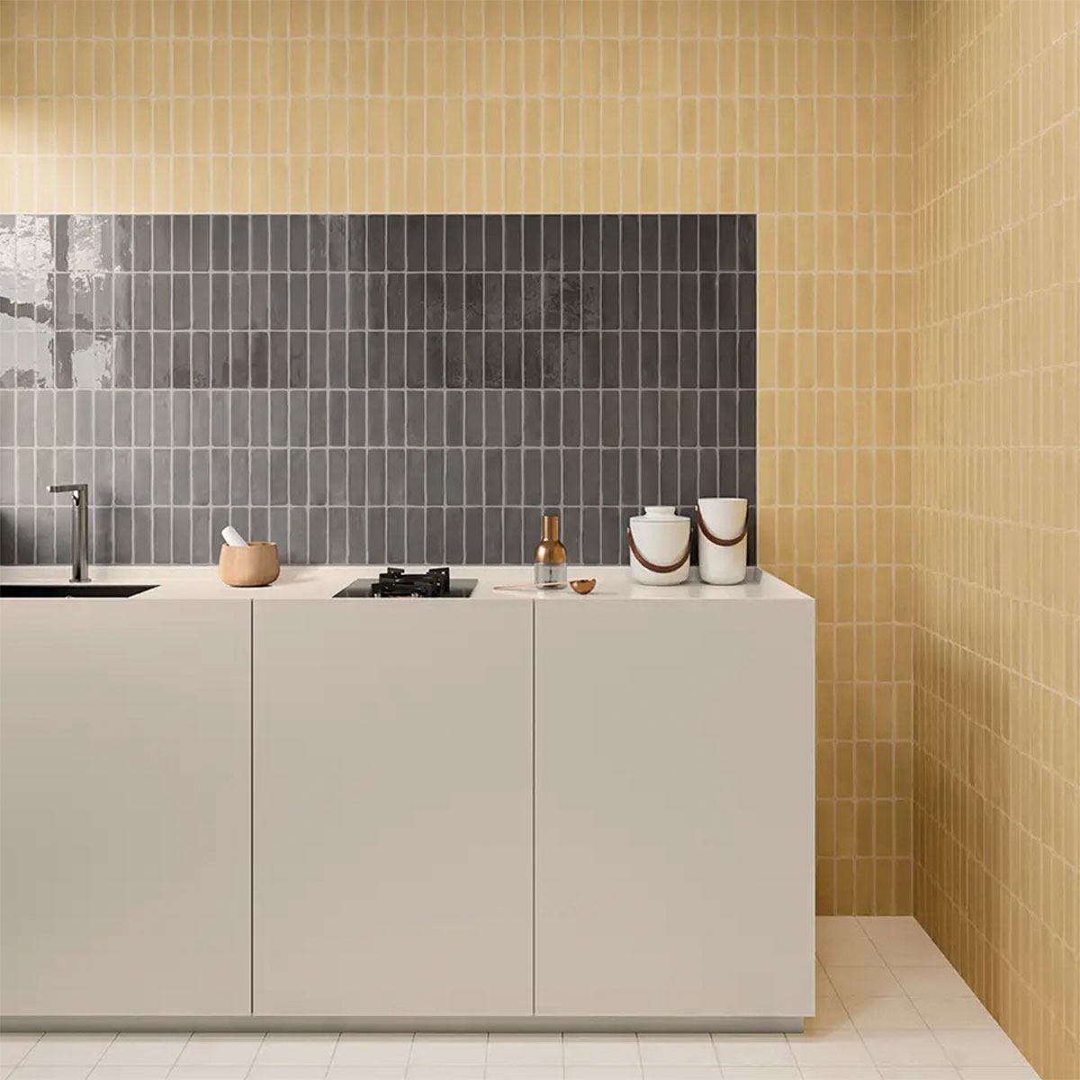 Interior con revestimiento Rebels Nero 5x15