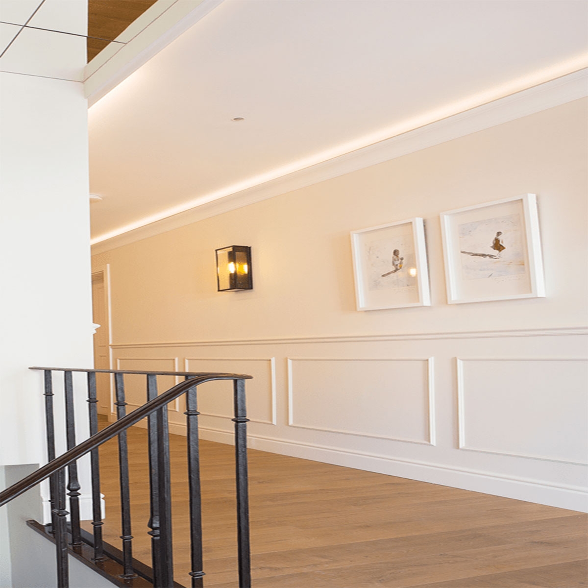 Ambiente con Cornisa CX127 2000 x 94 x 94