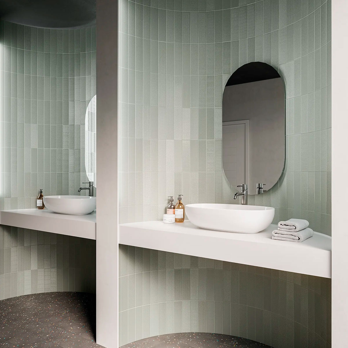 Casa de banho com revestimento Texiture Pattern Mix Silver 6.2x25 (Box 0.45m2)