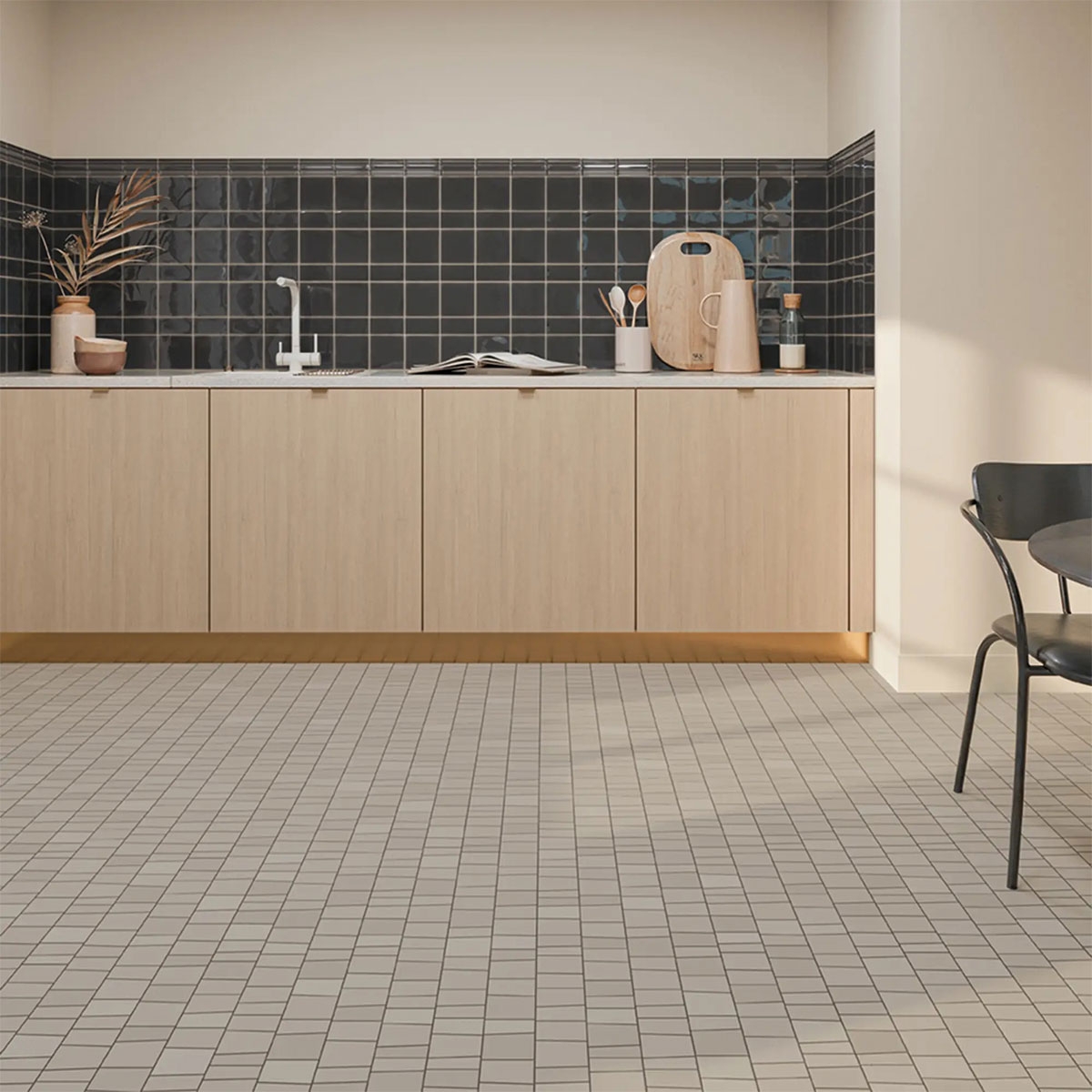 Interior com pavimento Trencadis Guell Ash 7x28