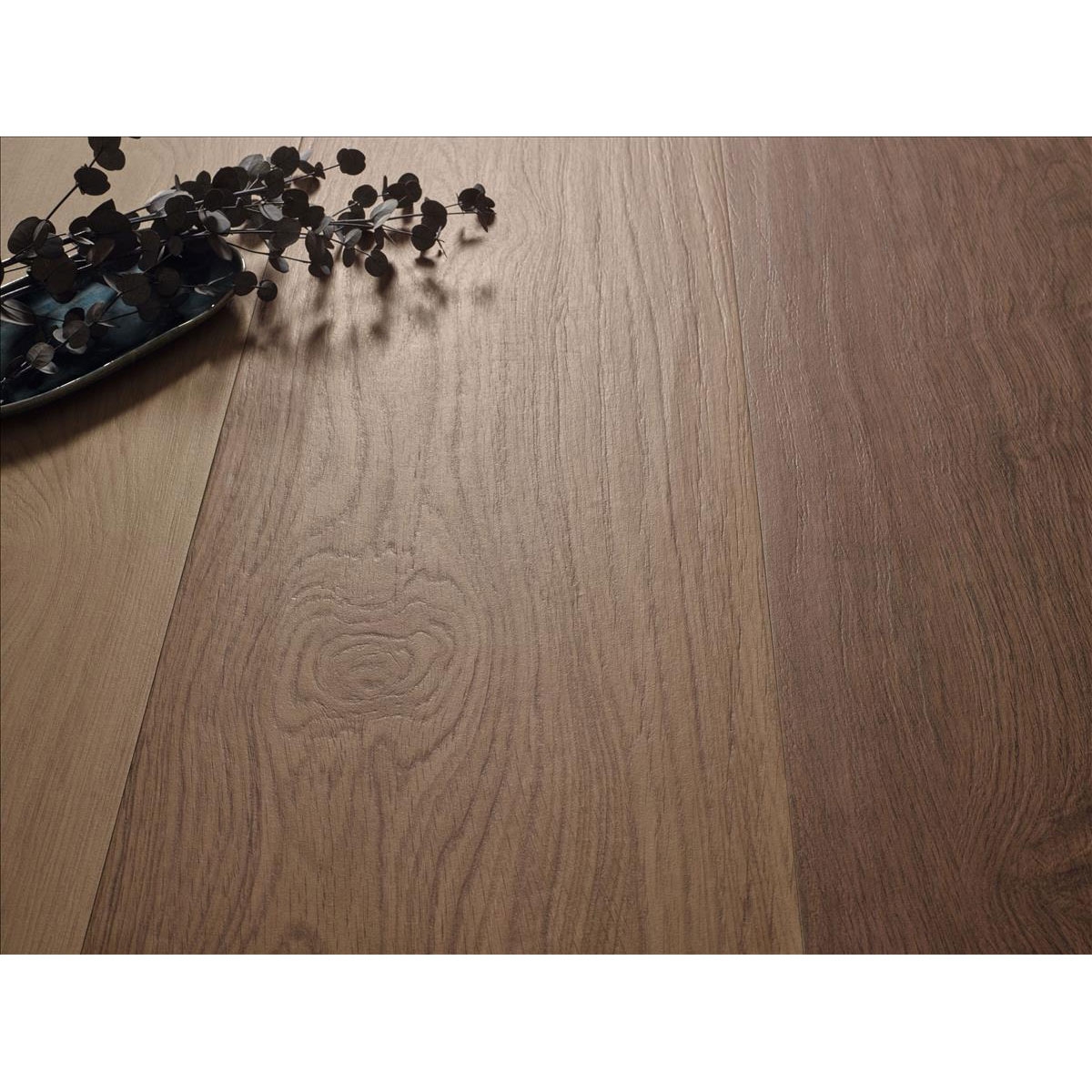 Interior com Pavimento Tiare Walnut 23x120