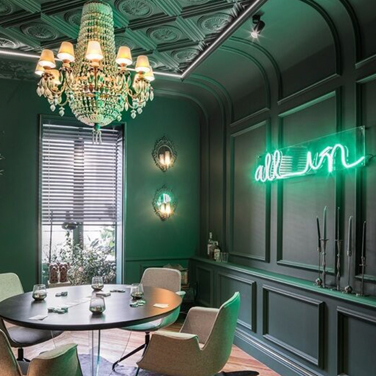 Interior con revestimiento Rosetón R14 330x330x30