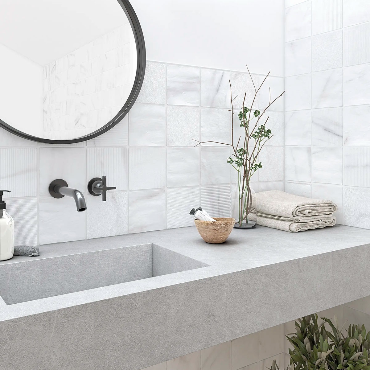 Badezimmer mit Gea Carved Calacatta Verkleidung 12x12 (Box 0,54m²)