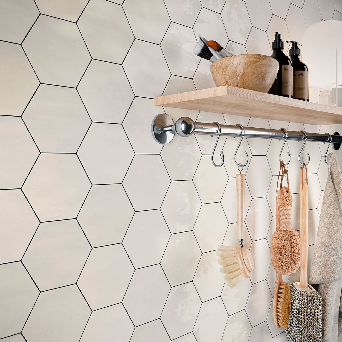 Casa de banho com revestimento Zellige Hexa White 10.8x12.4 (Box 0.38m2)