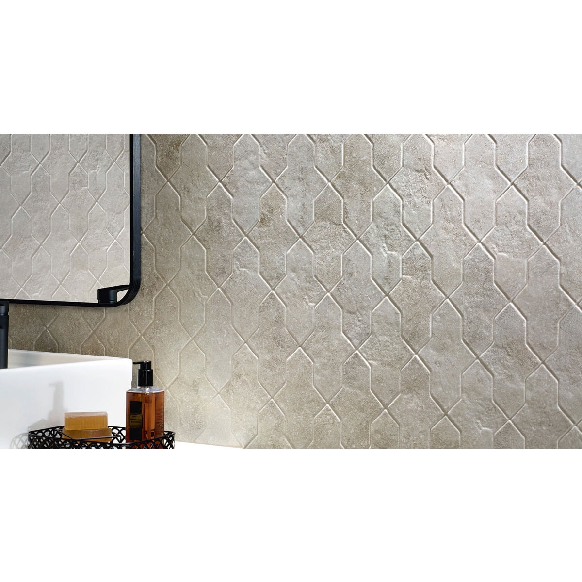 Bathroom with Petra Loop Fossil Coating 18x6,2