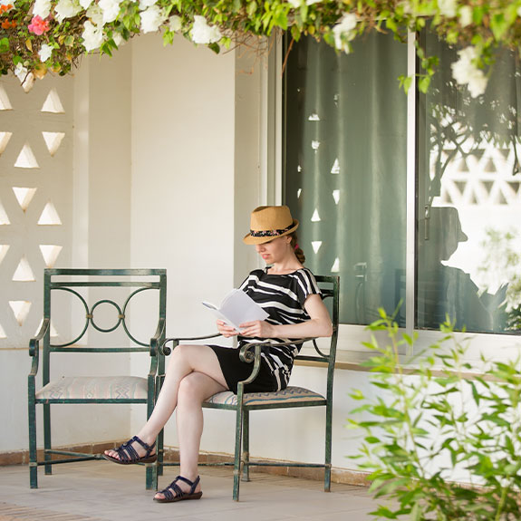 terraza pequeña con bistrot