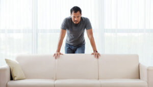 Que hacer detrás del sofá