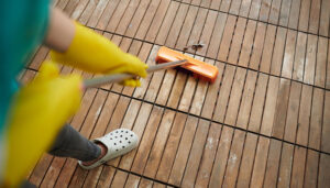 Mantenimiento suelo exterior antideslizante