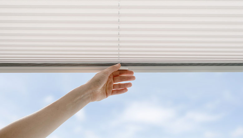 persiana y el viento