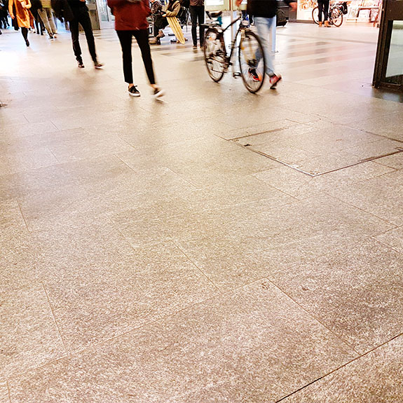 Suelos exteriores ideales para resistir el hielo y la humedad durante el invierno 4 durabilidad pavimentos exterior