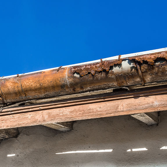 Cómo limpiar los canalones tras lluvias intensas 4 eliminar imperfecciones del canalon