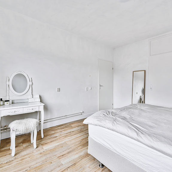 Color Pantone Cloud Dancer 