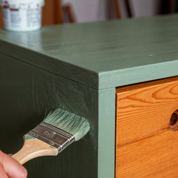 Painting kitchen furniture